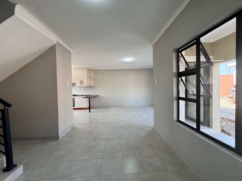 Stunning Brand-New 3 Bedroom Townhouse for Sale in Phoenix – Direct from Developer! - Photo 4