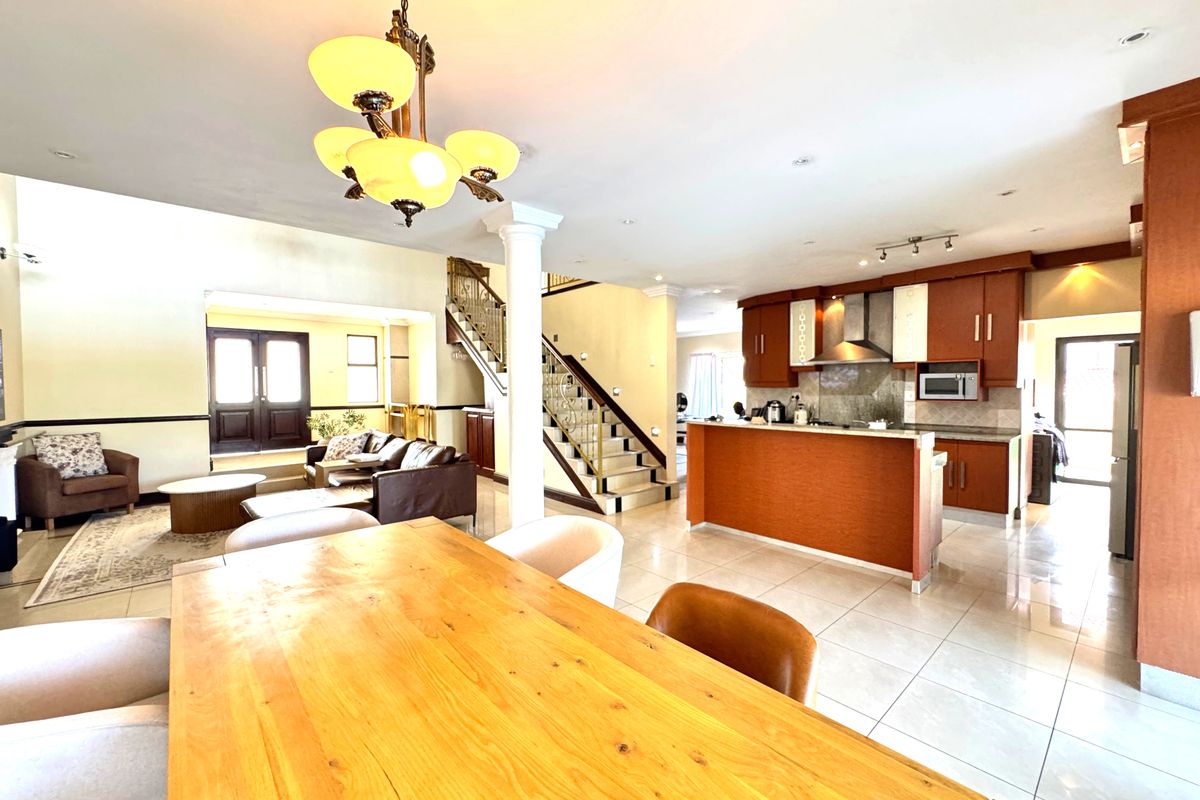 Stunning 8 bedroom Dual-Home in Exclusive Gated Estate, Izinga For Sale. - Photo 5