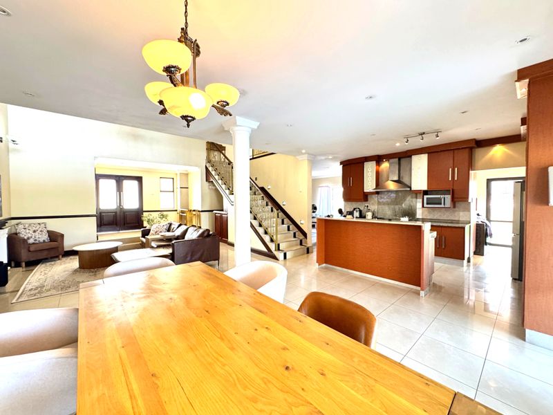 Stunning 8 bedroom Dual-Home in Exclusive Gated Estate, Izinga For Sale. - Photo 5