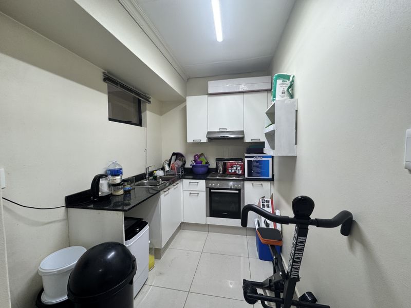 One Bedroom Apartment For Sale Umhlanga - Photo 6