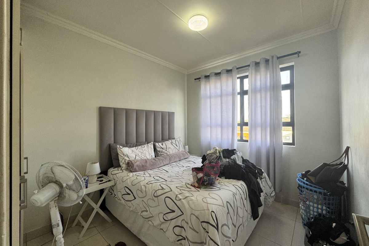 One Bedroom Apartment For Sale Umhlanga - Photo 3