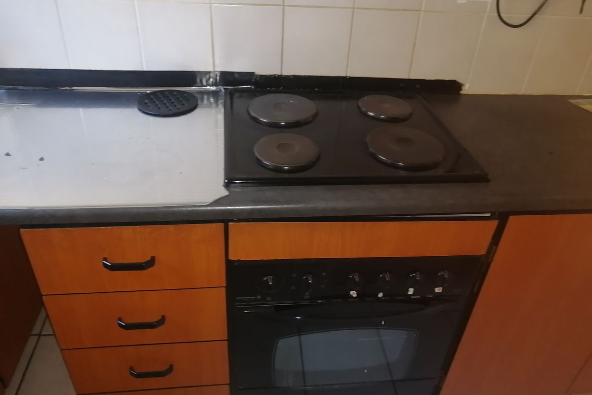 2 Bedroom   Furnished  Apartment  To Let - Photo 3