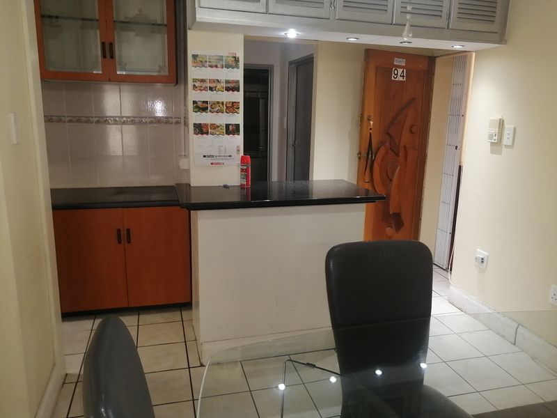 2 Bedroom   Furnished  Apartment  To Let - Photo 7