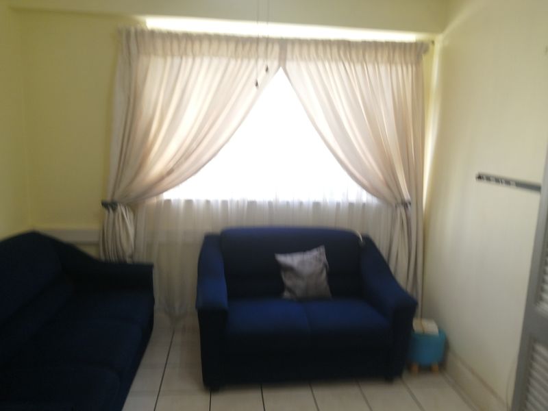 2 Bedroom   Furnished  Apartment  To Let - Photo 2