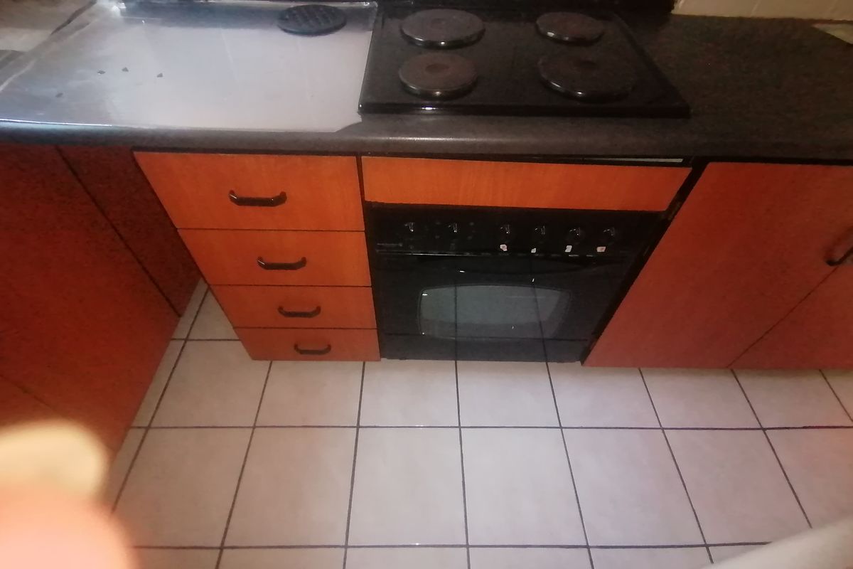 2 Bedroom   Furnished  Apartment  To Let - Photo 4