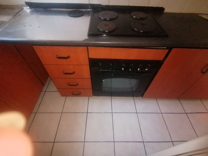 2 Bedroom   Furnished  Apartment  To Let - Photo 4