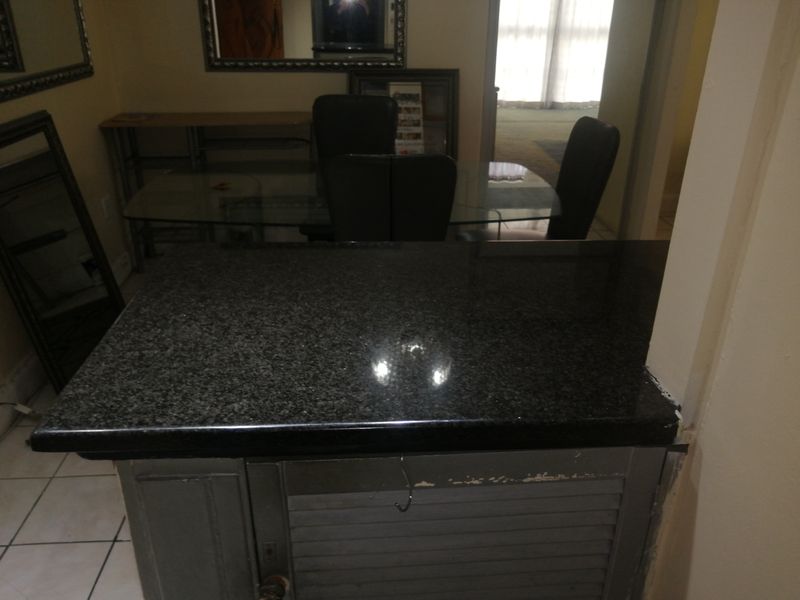 2 Bedroom   Furnished  Apartment  To Let - Photo 10