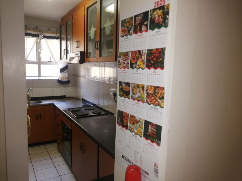 2 Bedroom   Furnished  Apartment  To Let - Photo 8