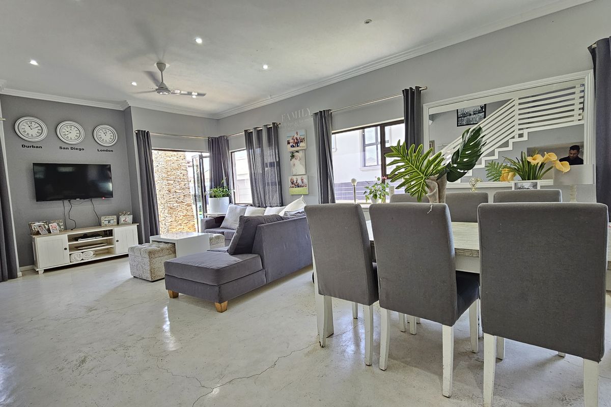 Don't miss out on this gem! - Photo 4