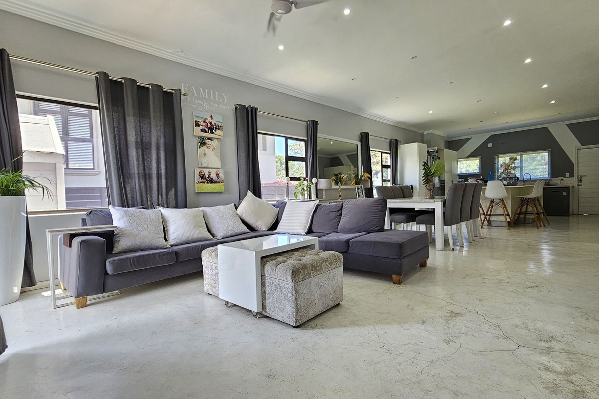 Don't miss out on this gem! - Photo 2