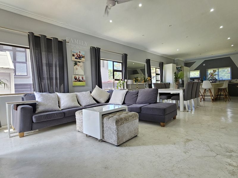 Don't miss out on this gem! - Photo 2