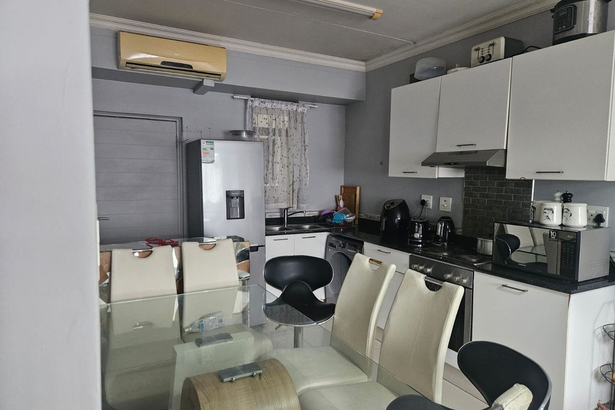 Prime Property presents Manhattan mews unfurnished unit for rent - Photo 2