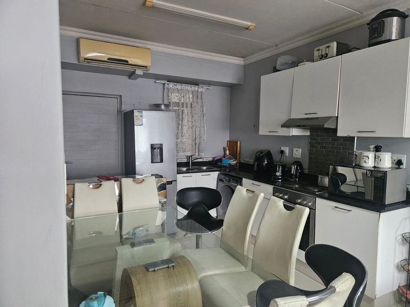 Prime Property presents Manhattan mews unfurnished unit for rent - Photo 2