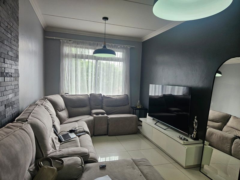 Prime Property presents Manhattan mews unfurnished unit for rent - Photo 3