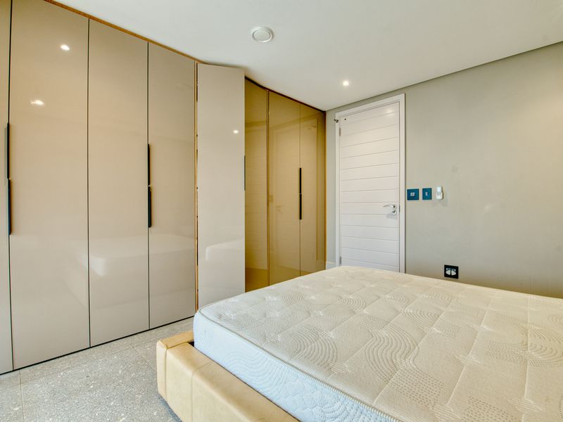 Modern 4-Bedroom, 3-Bathroom Furnished Apartment - To Let - Photo 10