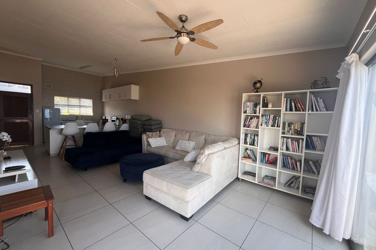 Luxury Fully Furnished Coastal Living with Breathtaking Sea Views - Photo 4