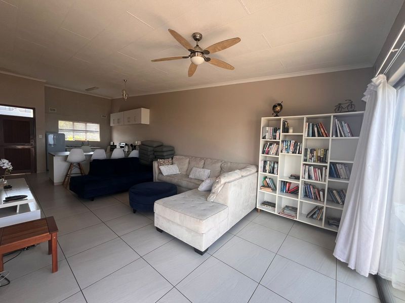 Luxury Fully Furnished Coastal Living with Breathtaking Sea Views - Photo 4