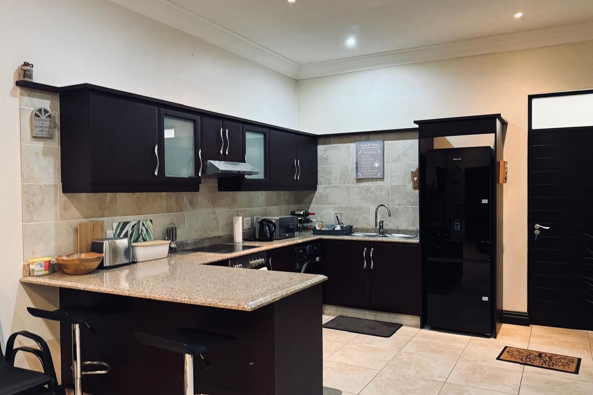 2 bedroom apartment 1 bathroom apartment for sale in westbrook with sea views - Photo 2