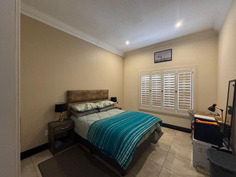 2 bedroom apartment 1 bathroom apartment for sale in westbrook with sea views - Photo 6