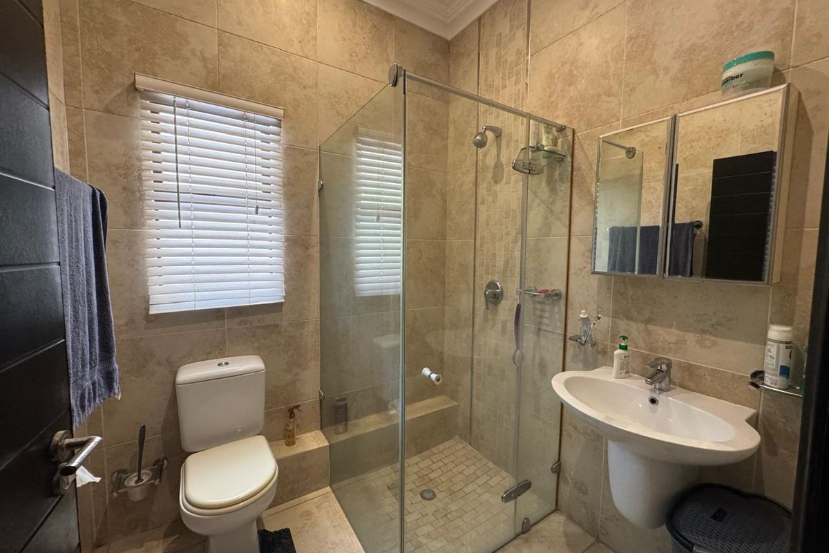2 bedroom apartment 1 bathroom apartment for sale in westbrook with sea views - Photo 4