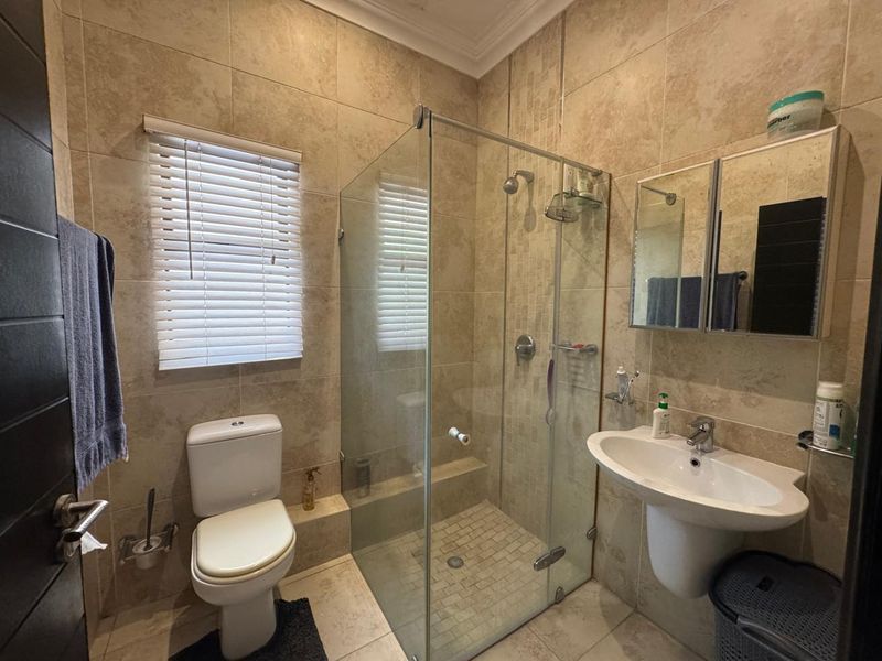 2 bedroom apartment 1 bathroom apartment for sale in westbrook with sea views - Photo 4
