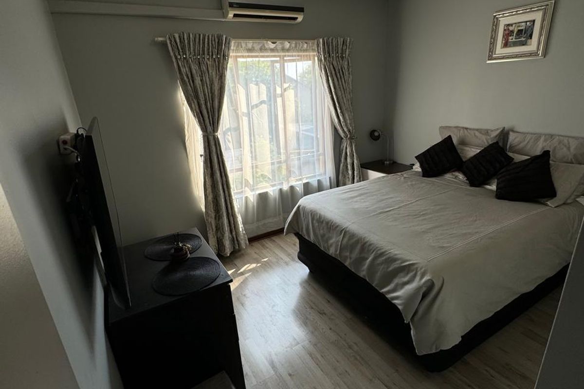 2 Bedroom Upmarket Apartment for sale in Fourways - Photo 5