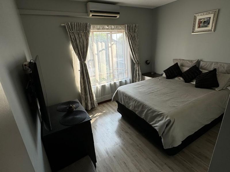 2 Bedroom Upmarket Apartment for sale in Fourways - Photo 5