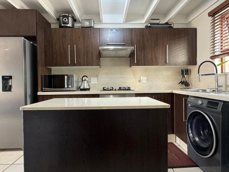 2 Bedroom Upmarket Apartment for sale in Fourways - Photo 2