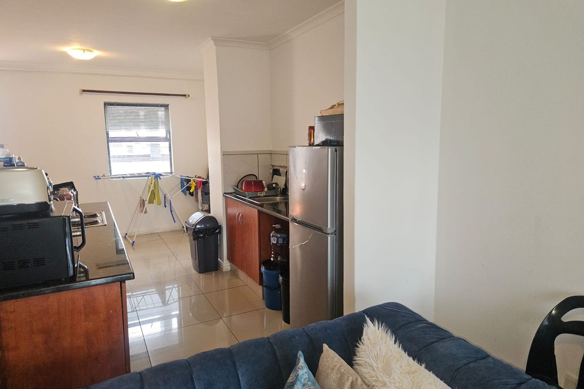 Prime  Property Presents A Stunning Two Bedroom Apartment Situated In Umhlanga Ridge - Photo 2