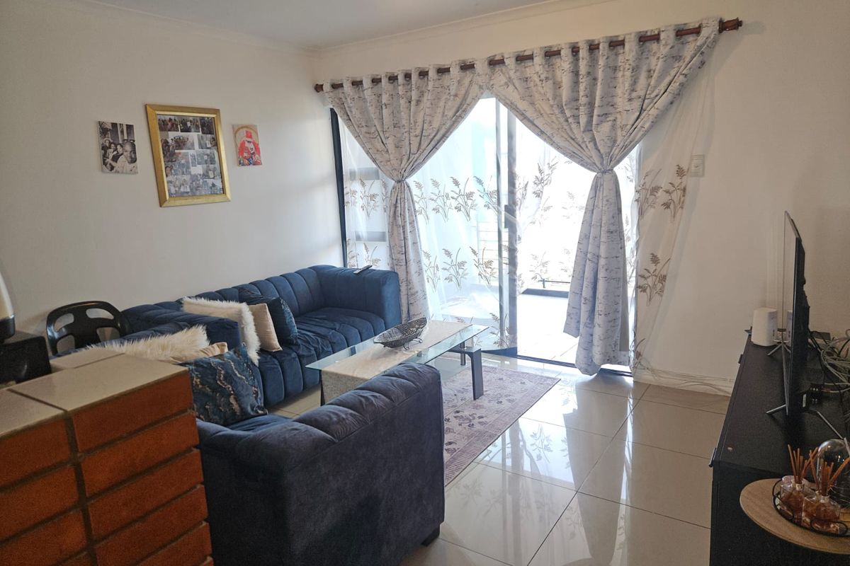 Prime  Property Presents A Stunning Two Bedroom Apartment Situated In Umhlanga Ridge - Photo 3