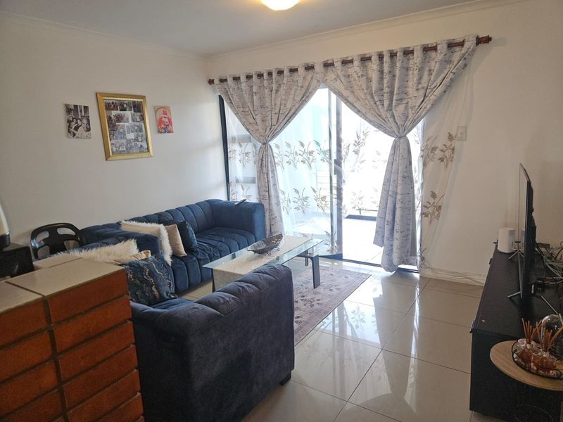 Prime  Property Presents A Stunning Two Bedroom Apartment Situated In Umhlanga Ridge - Photo 3