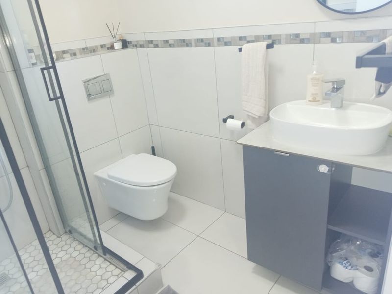 Prime  Property Presents A Stunning Fully Furnished Two Bedroom Apartment Situated In Umhlanga Ridge - Photo 10