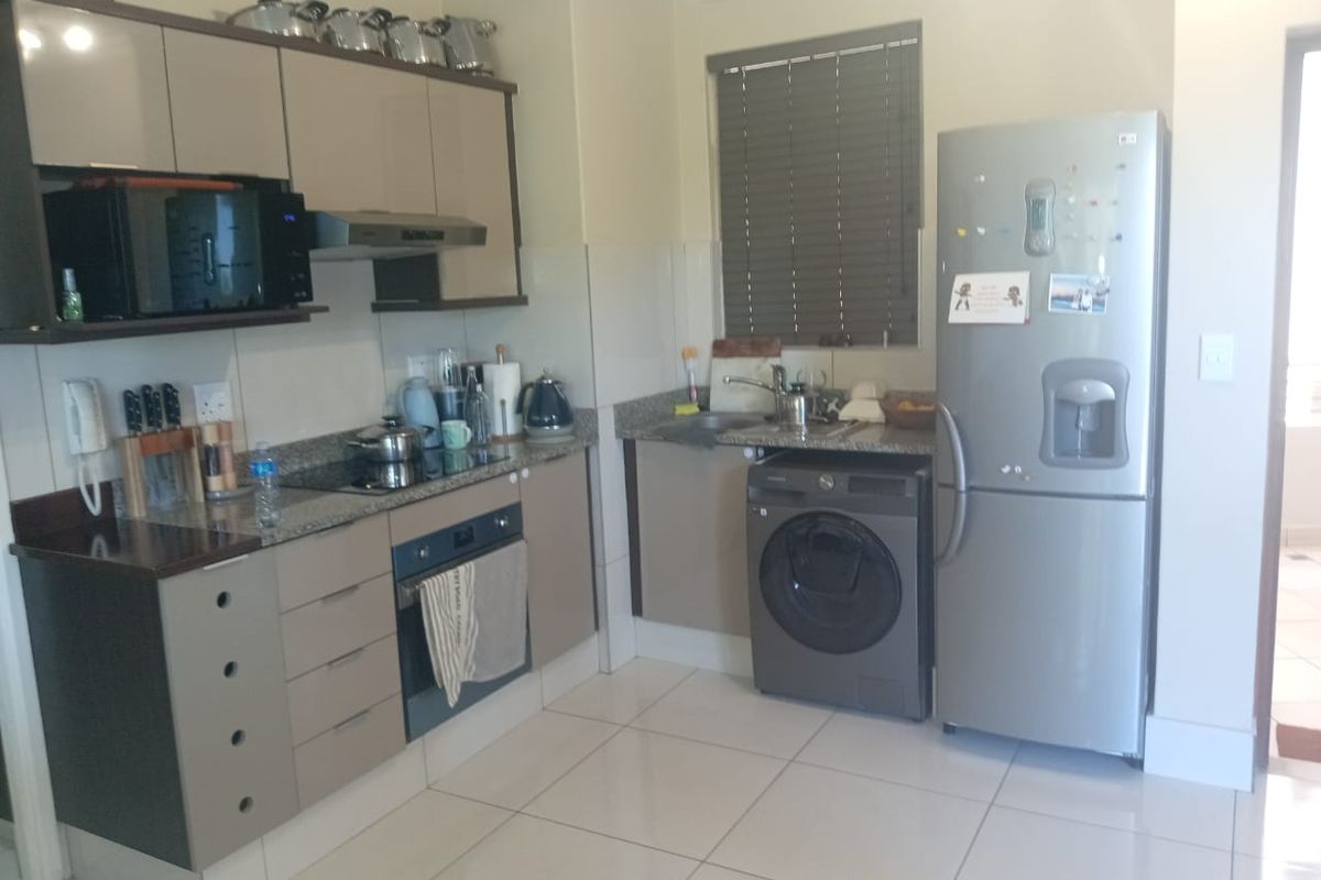 Prime  Property Presents A Stunning Fully Furnished Two Bedroom Apartment Situated In Umhlanga Ridge - Photo 3