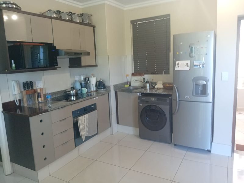 Prime  Property Presents A Stunning Fully Furnished Two Bedroom Apartment Situated In Umhlanga Ridge - Photo 3