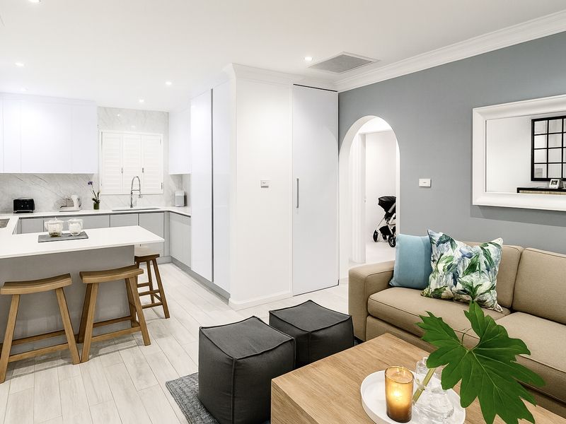 Private Coastal Oasis on Marine Drive with Direct Umhlanga Beach Access! - Photo 7