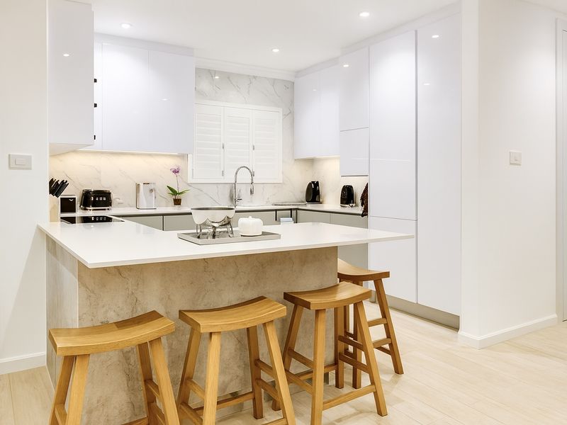 Private Coastal Oasis on Marine Drive with Direct Umhlanga Beach Access! - Photo 4