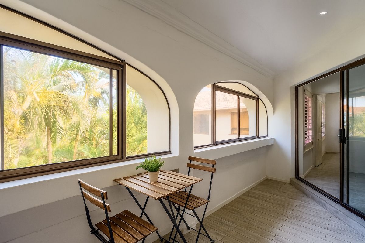 Private Coastal Oasis on Marine Drive with Direct Umhlanga Beach Access! - Photo 5