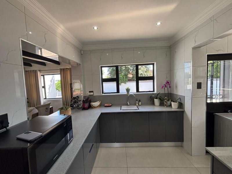 4 Bedroom Freestanding Home For Rent in Herrwood Park - Photo 9