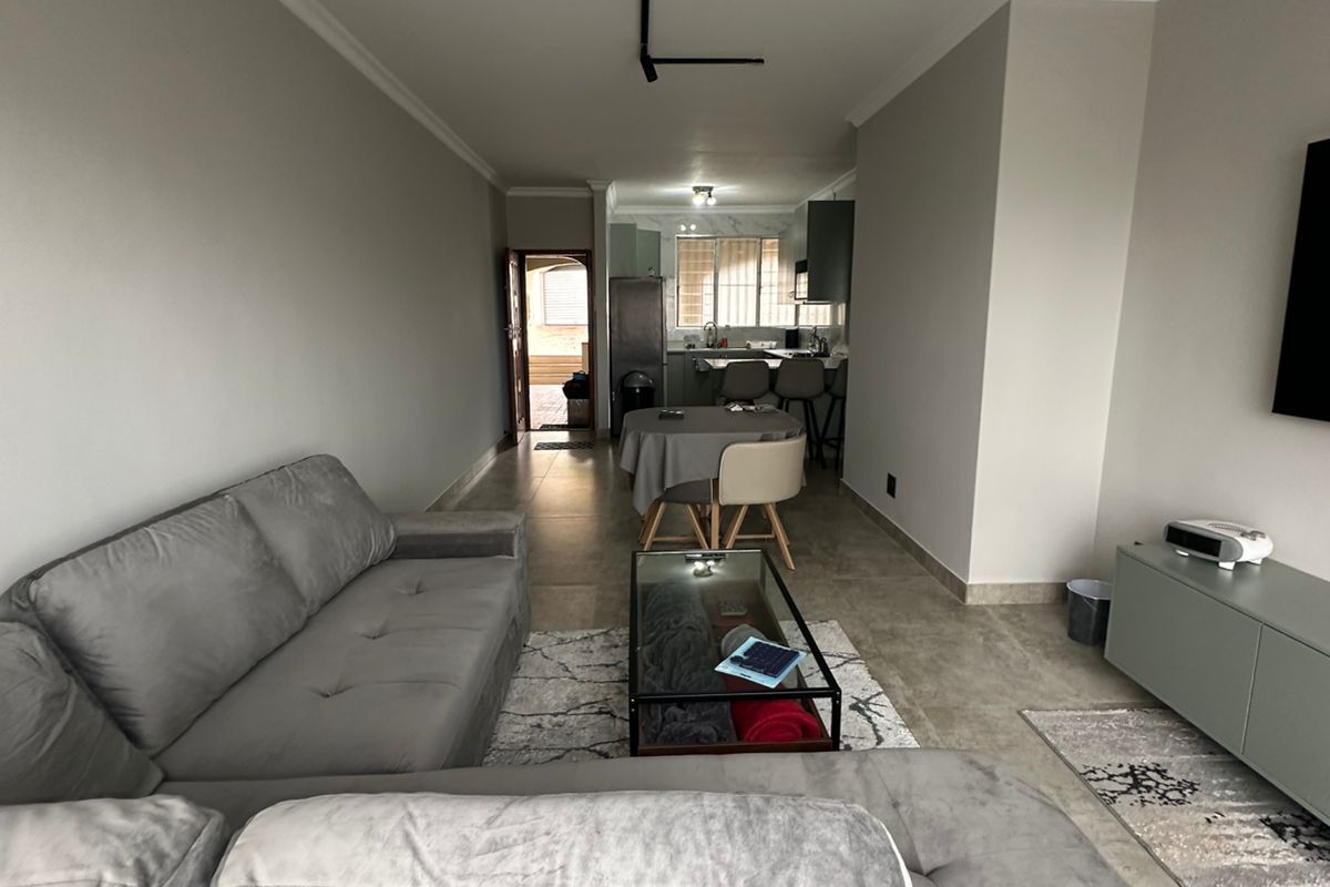 Spacious 2 Bedroom Apartment - Photo 2