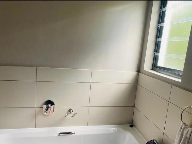 2 Bedroom to rent in Chartwell Fourways - Photo 3