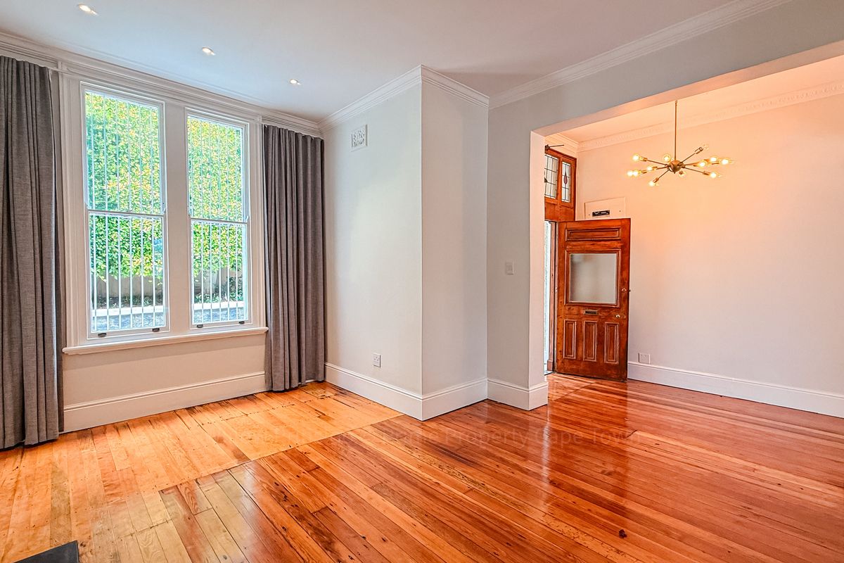 The Most Comfortable, Character-Filled Home to Rent in the Heart of Three Anchor Bay Cape Town! - Photo 4