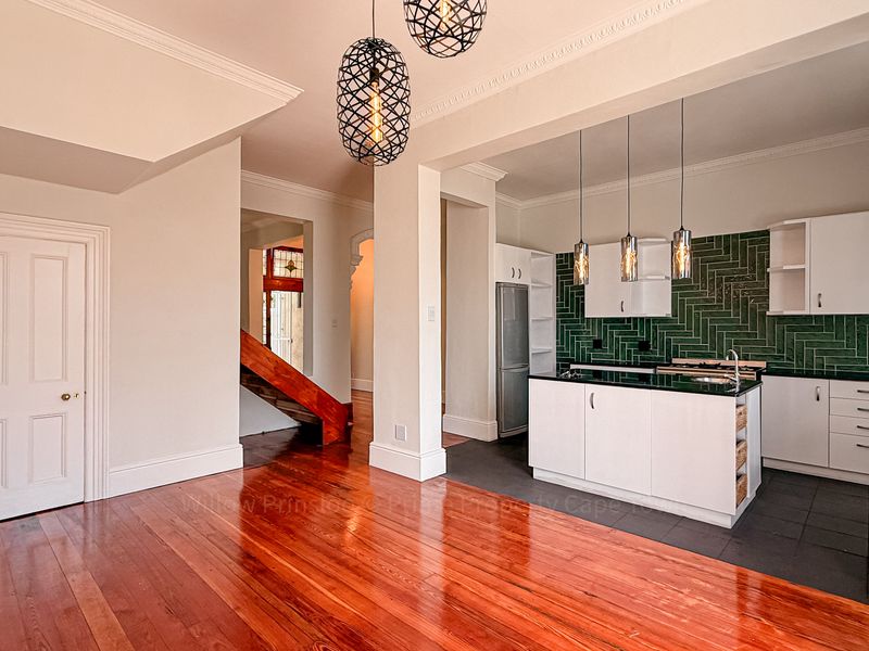 The Most Comfortable, Character-Filled Home to Rent in the Heart of Three Anchor Bay Cape Town! - Photo 2