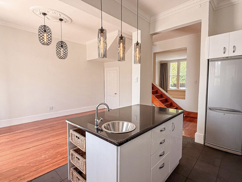 The Most Comfortable, Character-Filled Home to Rent in the Heart of Three Anchor Bay Cape Town! - Photo 6