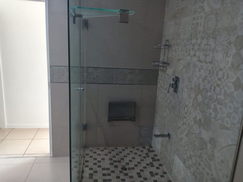 Prime  Property Presents A Stunning Two Bedroom Apartment Situated In Umhlanga Ridge For Sale - Photo 9