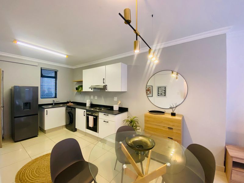 Prime  Property Presents A Stunning Two Bedroom Apartment Situated In Umhlanga Ridge For Sale - Photo 4