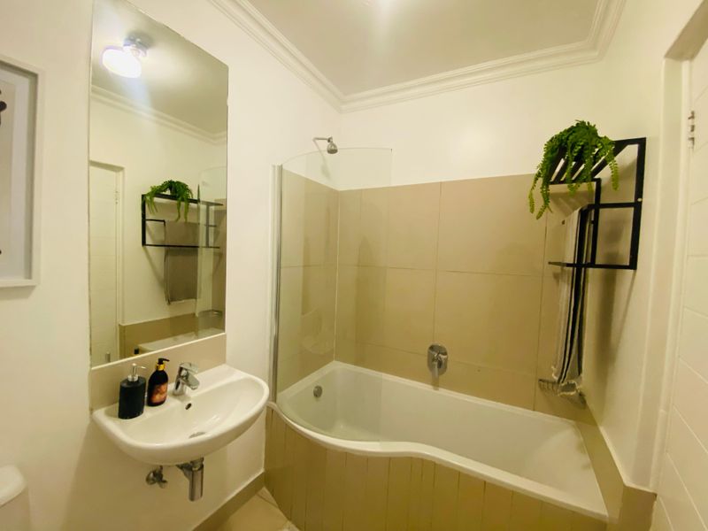 Prime  Property Presents A Stunning Two Bedroom Apartment Situated In Umhlanga Ridge For Sale - Photo 8