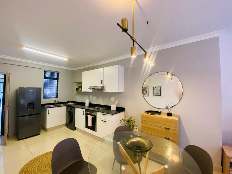 Prime  Property Presents A Stunning Two Bedroom Apartment Situated In Umhlanga Ridge For Sale - Photo 2