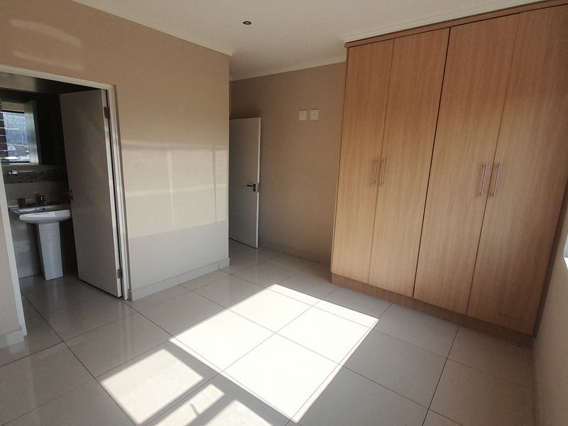 Modern 2-Bed, 2-Bath Apartment with Secure Parking — Move-In Ready! - Photo 10