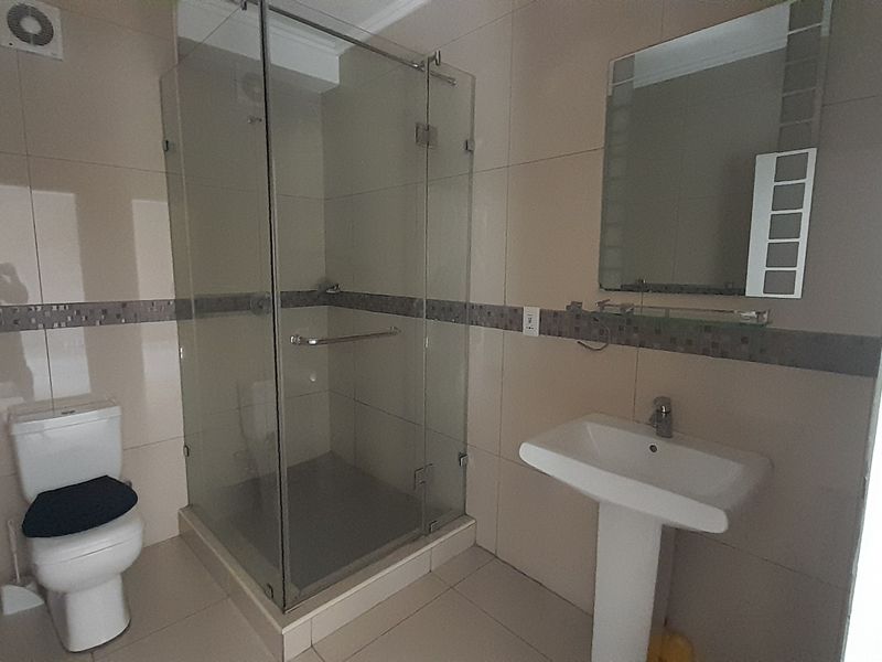 Modern 2-Bed, 2-Bath Apartment with Secure Parking — Move-In Ready! - Photo 7