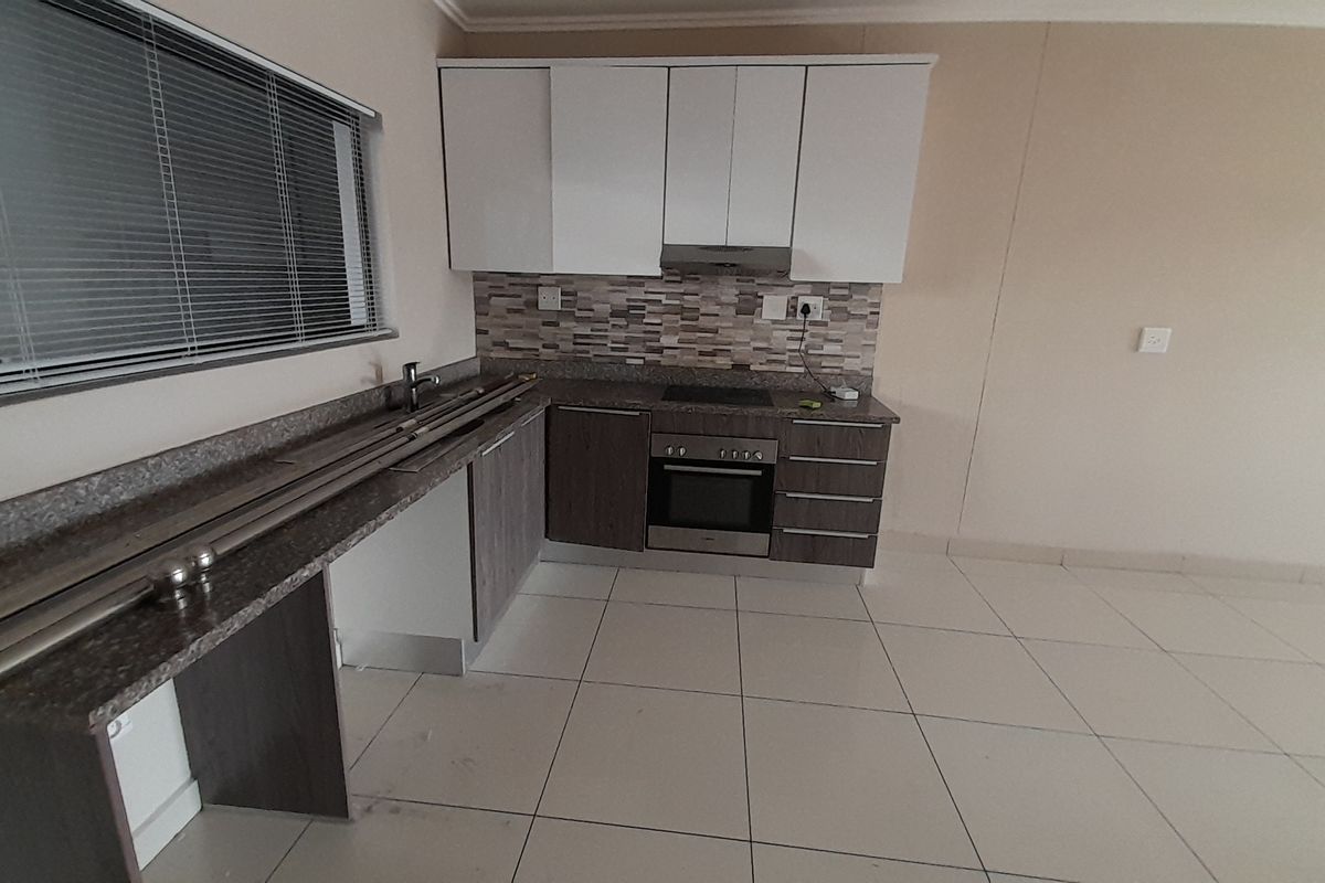 Modern 2-Bed, 2-Bath Apartment with Secure Parking — Move-In Ready! - Photo 2